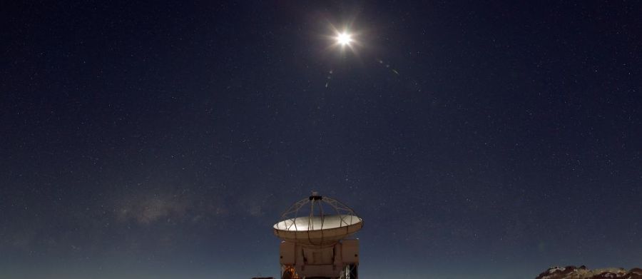 radio antenna pointing at the night starry sky