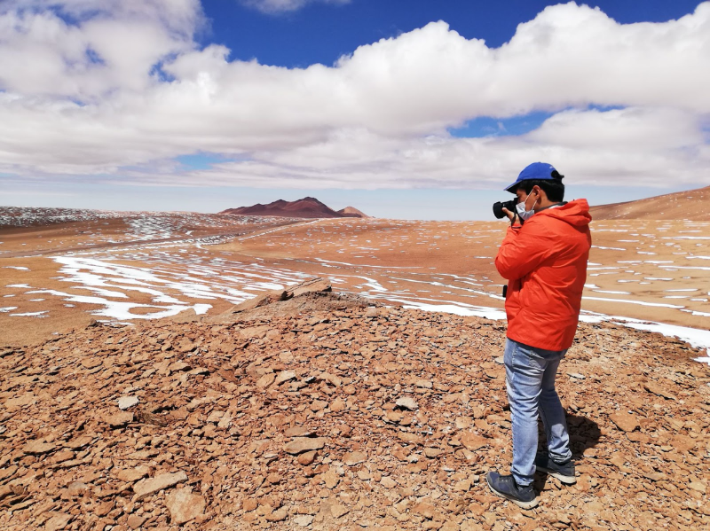 Photo of a person photographing the desert on the Chilean plateau